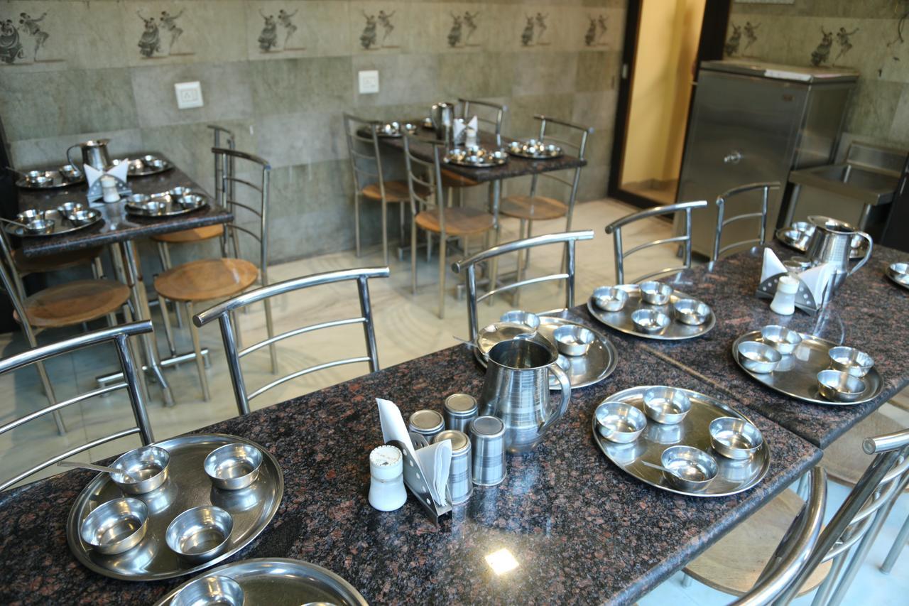 Hotel Heena Plaza Ābu Road Zewnętrze zdjęcie